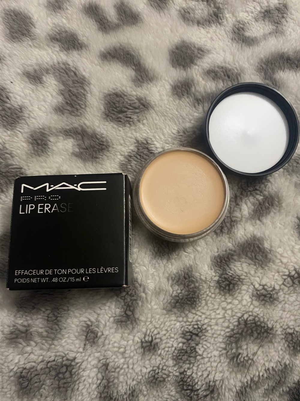 MAC Cosmetics Lip Erase Light Cool